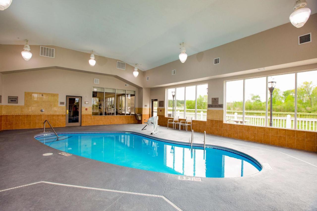 Country Inn & Suites By Radisson, Wilson, Nc Bagian luar foto